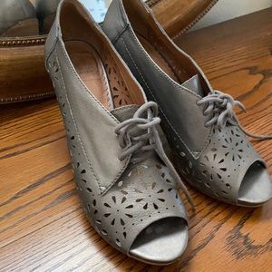 Lucky Brand Pewter Color Chunky Heels Size 8.5
